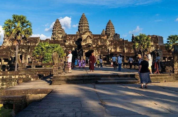 Full Day Tour Angkor Wat Sunrise and Siem Reap Temples - The guide matters more than the vehicle