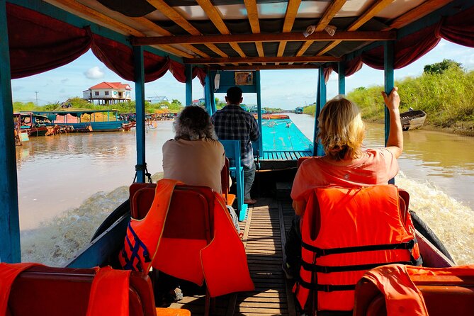 Half-Day Private Sunset Tour In Kampong Phluk From Siem Reap - Walking through the stilted village
