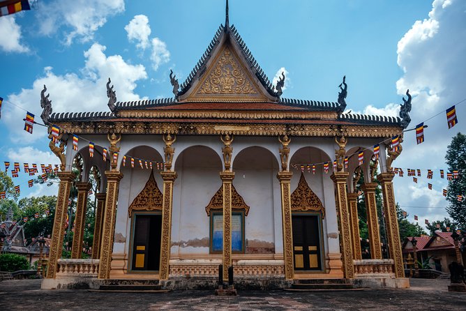 Highlights & Hidden Gems With Locals: Best of Siem Reap Private Tour - Preah Ang Check Preah Ang Chom, a place for prayers