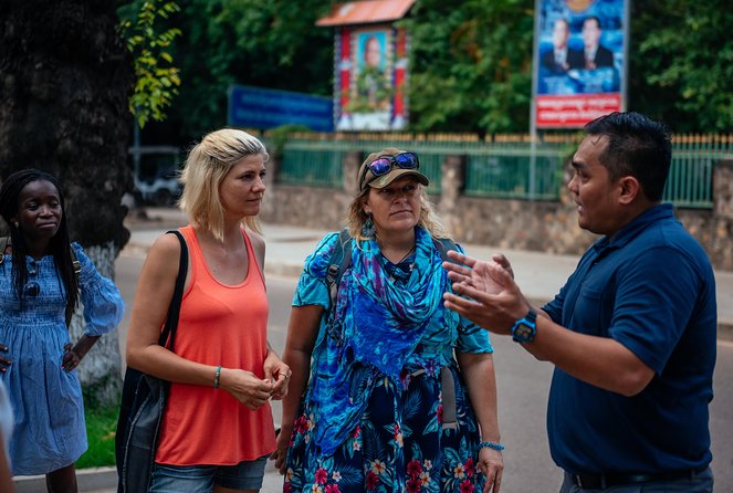 Highlights & Hidden Gems With Locals: Best of Siem Reap Private Tour - Wat Preah Prom Rath and local Buddhist life