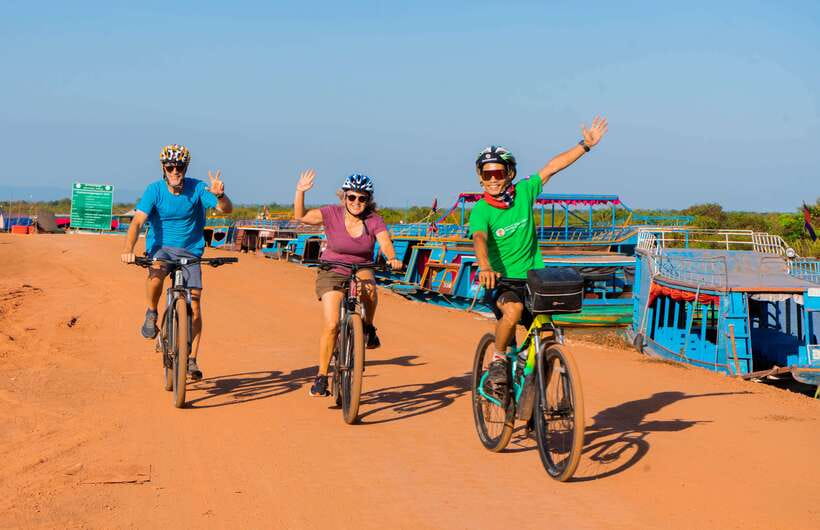 Kampong Phluk: Floating Village Sunset Bike Tour or E-Bike - Leaving Siem Reap by bicycle