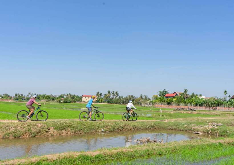 Kampong Phluk: Floating Village Sunset Bike Tour or E-Bike - What the cycling is really like
