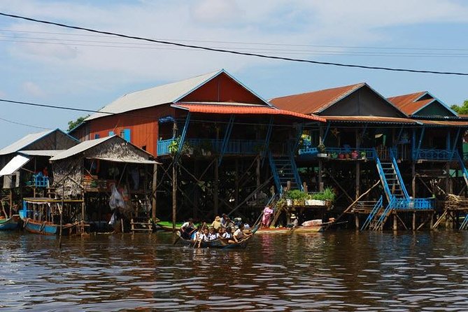 Kampong Phluk Floating Village & Sunset Lake Canoe Tour - Seeing the tall houses of Kampong Phluk