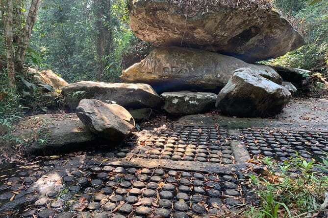 Kbal Spean, Banteay Srei, Beng Melea & Rolous temples Tour - Four very different Khmer stops in one long day
