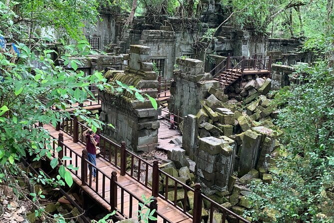 Kbal Spean, Banteay Srei, Beng Melea & Rolous temples Tour - Beng Mealea, a temple left to the trees and time
