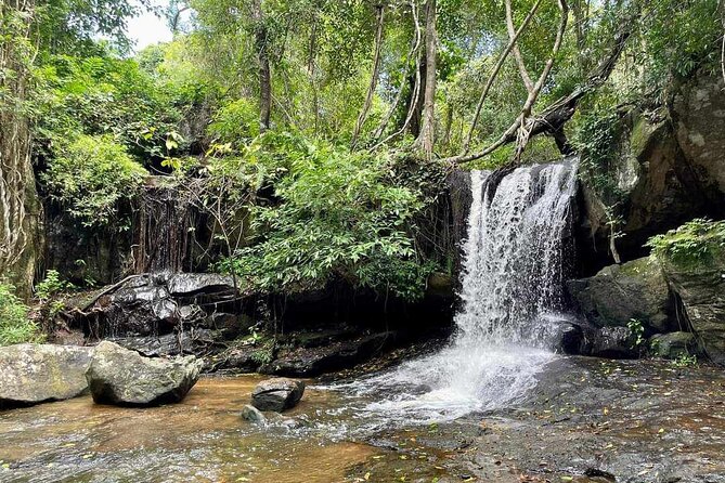 Kbal Spean Lingar River, Banteay Srei Temple & Pre Rup Tour - Kbal Spean, a riverbed reached on foot