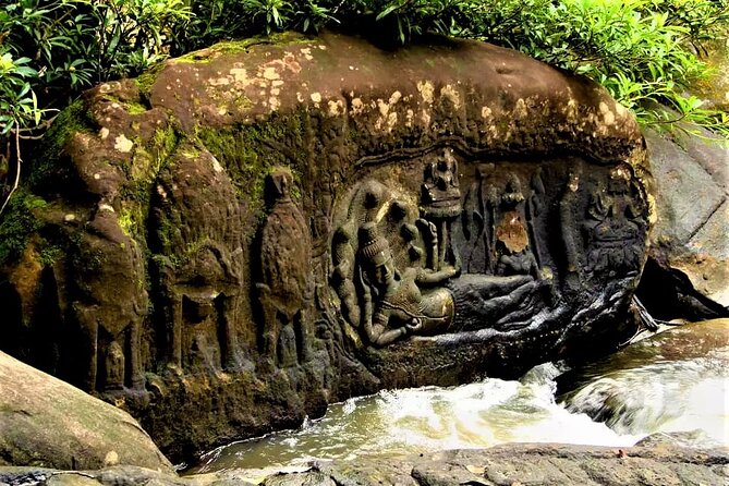 Kbal Spean Trekking Tour with Banteay Srei and Landmine Museum - Banteay Srei, where small carvings steal the show
