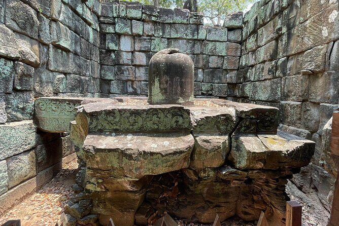 Koh Ker & Preah Vihear - Beng Mealea, where nature presses into the stone