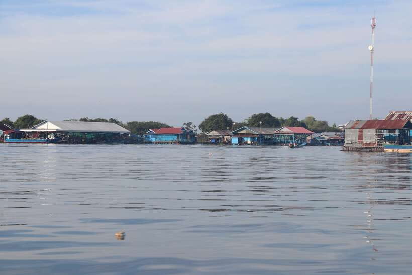 Kompong Khleang Floating Village: Full-Day from Siem Reap - The school visit and handing out supplies