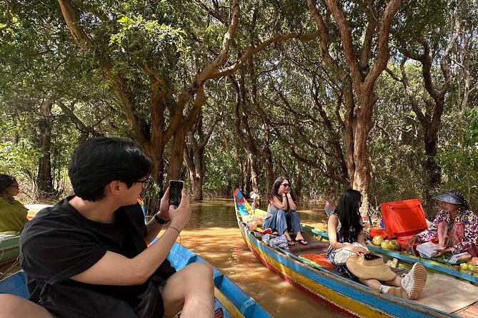 Kompong Phluk Floating village & Mangrove forest cruise - A short stop at Psar Chaa and the Old Market