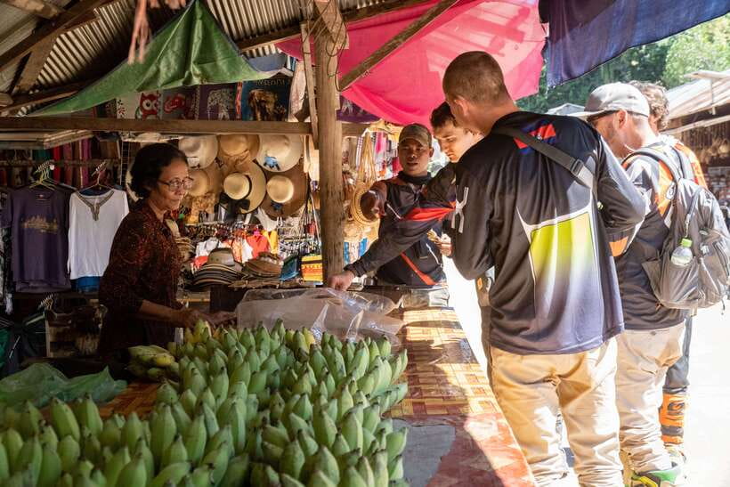 Krong Siem Reap: Kulen Mountain Trails Dirt Bike Adventure - Preah Ang Thom and the reclining Buddha