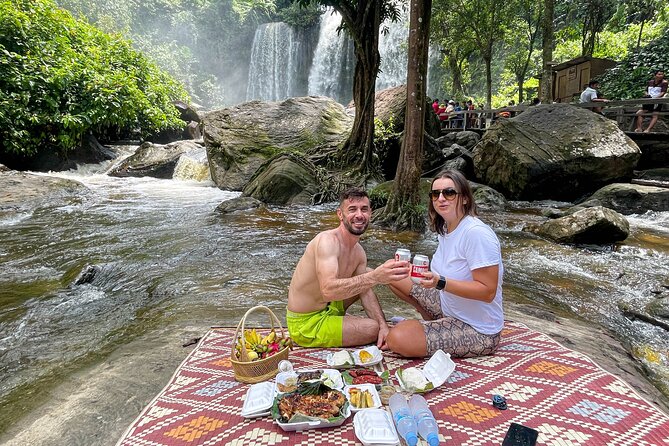 Kulen Mountain Beng Mealea and Banteay Srei Tour from Siem Reap - Palm cake and rural Cambodia in Preah Dak
