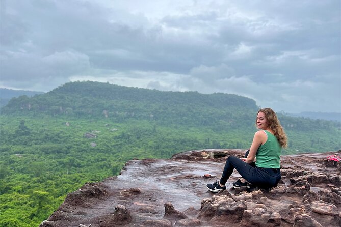 Kulen Mountain Waterfall Tour with Picnic Lunch from Siem Reap - Poeng Ta Kho cliff viewpoint