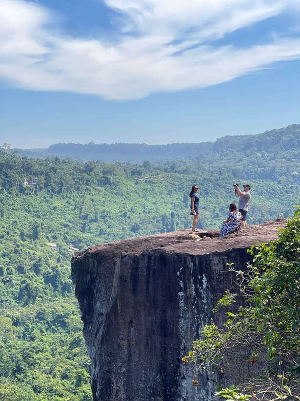 Kulen Waterfall Day Tour with Snacks Small-Group - Lunch and the ride back toward village life