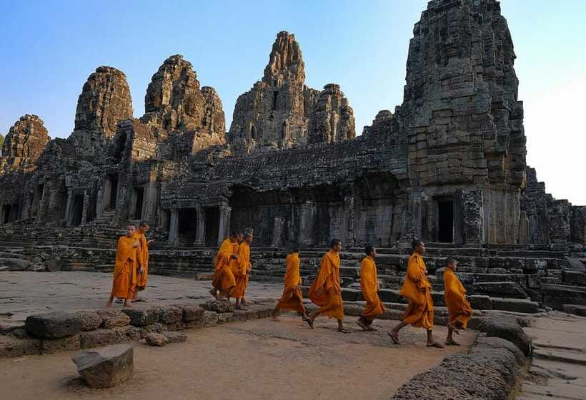 Luxury Private 2-Day Angkor Wat with English or German Guide - What your guide adds to the stone