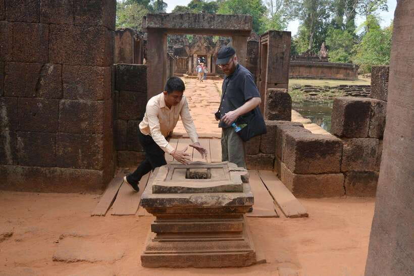 Luxury Private 2-Day Angkor Wat with English or German Guide - Who should choose the one-day or two-day plan?