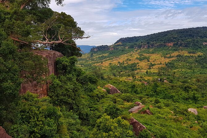 Magical Kulen Mountain by Cambodiajeep - The River of 1000 Lingas and its ancient carvings