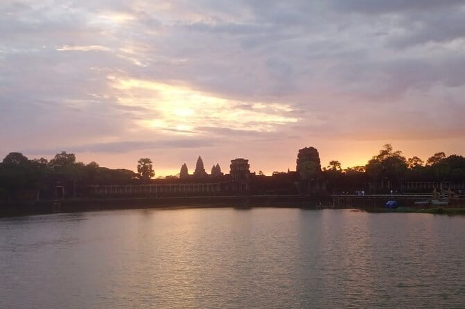 One Day Sunrise Private Tour at Angkorwat with Major Temples - The real cost and what is included