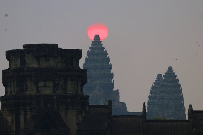 One Day tour with sunrise in car with A/C or Van & Guide. - Angkor Wat: a calm start before the heat