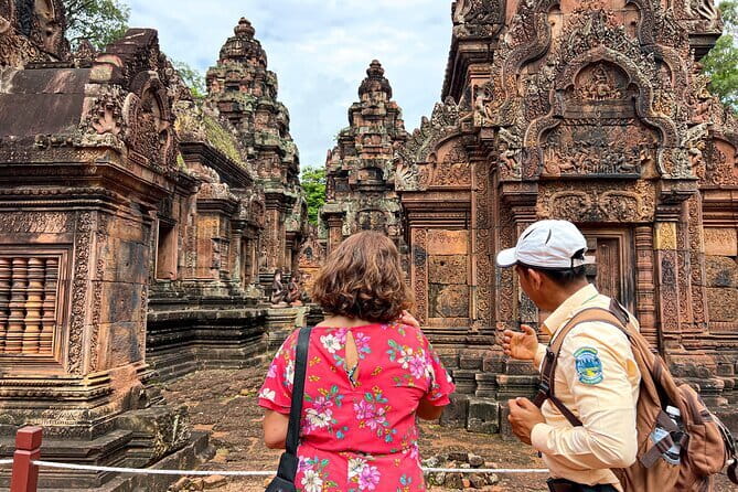 One Way Siem Reap Airport Pick Up or Airport Transfer - Water and cold tissues are small but welcome