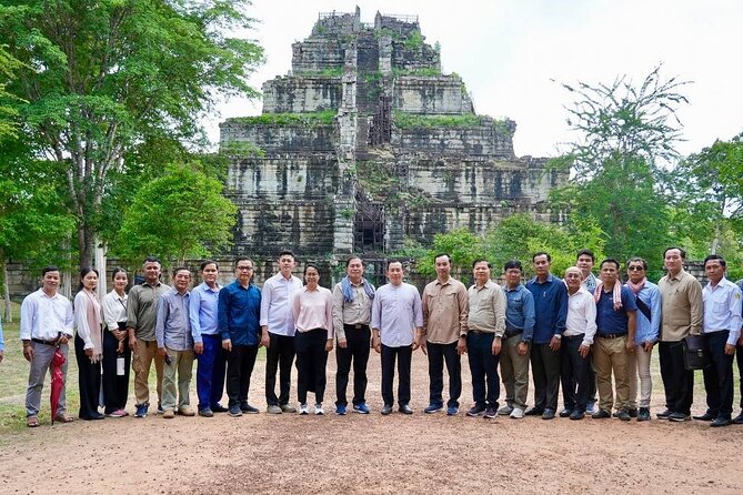 Overland to Beng Melea and Koh Ker Tour - Prasat Thom and the character of Koh Ker