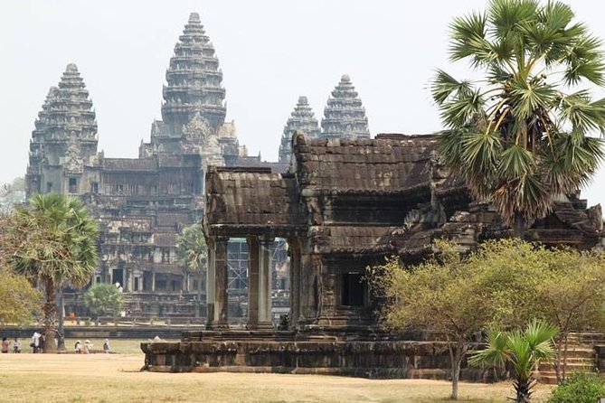 Personalised Angkor Wat Day Tour by an Air-conditioned Car - Why a private Angkor tour can be worth the price