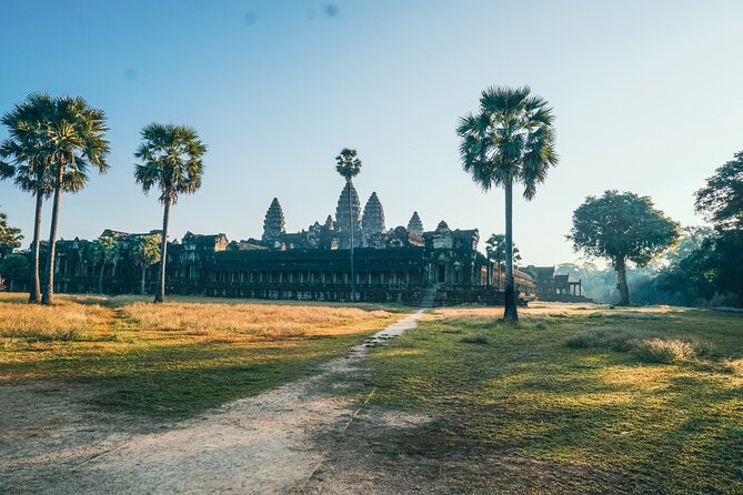 Personalised Angkor Wat Sunrise Tour by TukTuk - The 5:00 a.m. ride to Angkor Wat