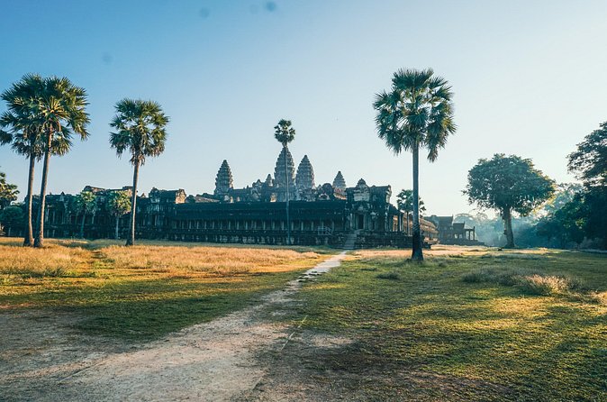 Personalised Angkor Wat Sunrise Tour by TukTuk - Ta Prohm and the Tomb Raider effect