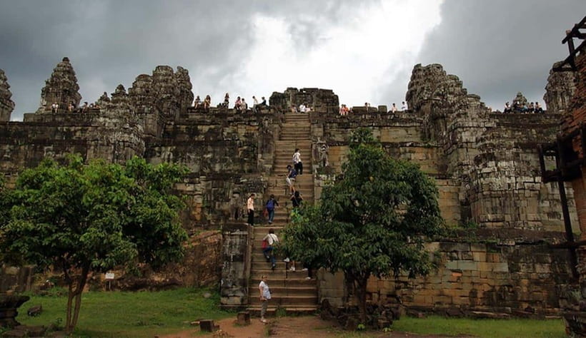 Phnom Bakheng Sunset Tour, Pre Rup, Neak Pean, Preah Khan - Pre Rup at the start of the afternoon