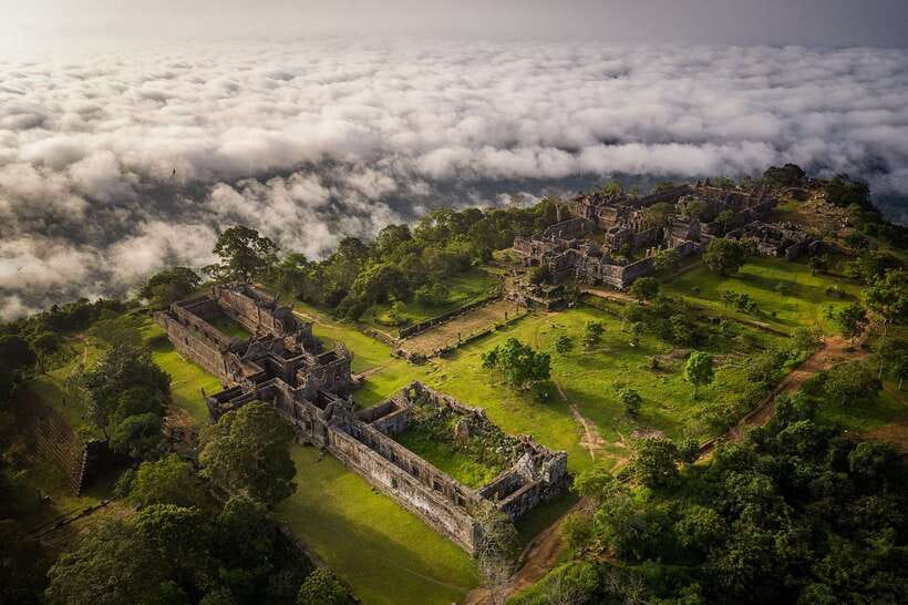 Preah Vihear: Full-Day Preah Vihear and Koh Ker Temple Tour - Reaching the 700-meter cliff at Preah Vihear