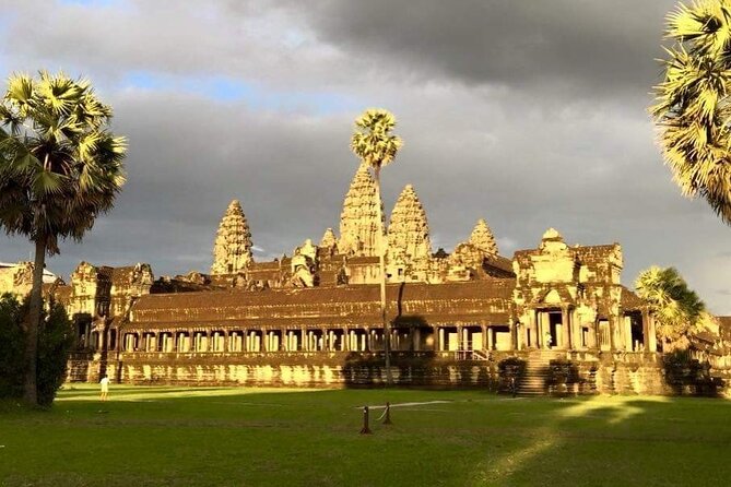 Private 3-Days tour at comfortable areas - Day 1: Angkor Wat, sunset, and Tonle Sap
