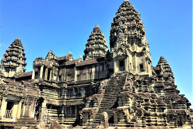 Private Angkor Sunrise Bayon Ta Prohm Bonteay Srie Vip Tour - The final small brick temple
