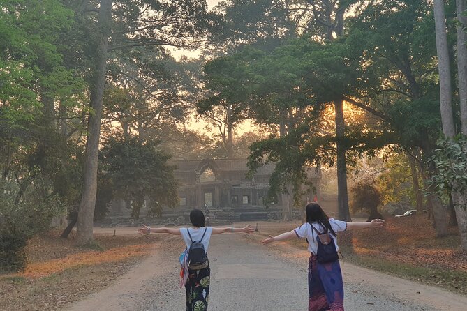 Private Angkor Sunrise & Major Temples Tour by English Speaking SUV Car Driver - Sunrise at Angkor Wat sets the tone