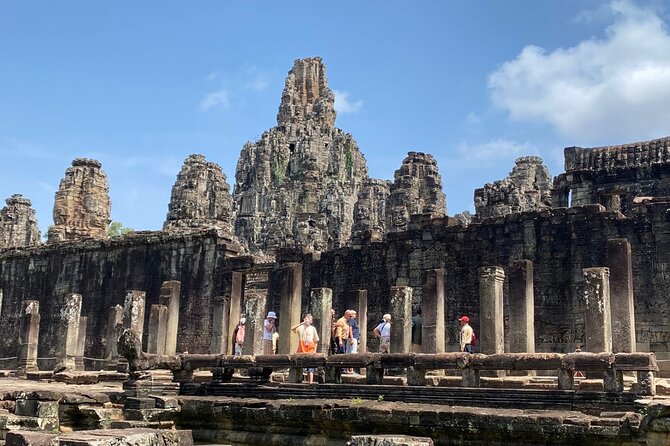 Private Angkor Wat and Lost Temple Jungle Tour - Reading the faces at Bayon Temple