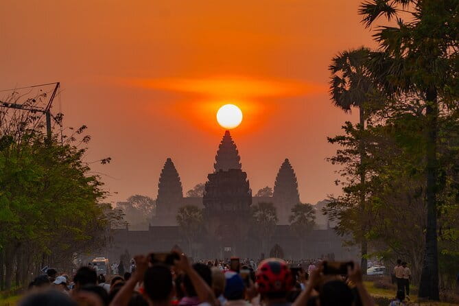 Private Angkor Wat Sunrise Guide Tour include Breakfast and Snack - What the $60 price really covers