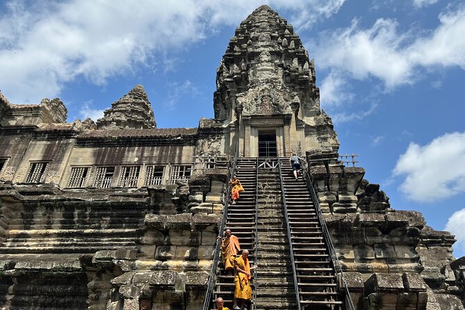 Private Angkor Wat Sunrise Tour with Lunch Included - Angkor Wat: Sunrise, Galleries, and Carved Stories