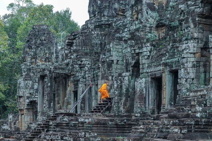 Private Angkor Wat Sunset Tour with Lunch and Snack Included - A local lunch near the temples