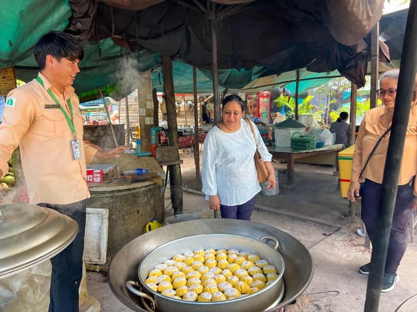 Private Beng Mealea and Floating Village Tour with Sunset - A local lunch with palm sugar on the table