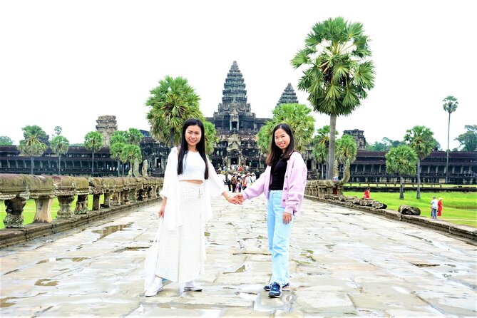 Private Cambodia 5 Days Tour from Siem Reap to Phnom Penh - Phnom Penh brings together palace, pagodas, and public life