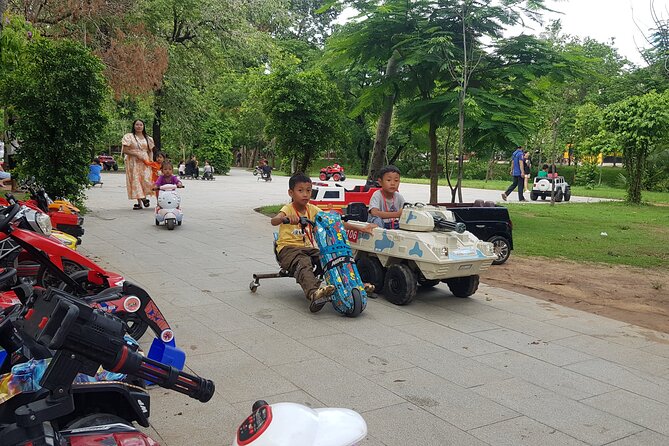 Private City Tour in Siem Reap - Wat Thmey: Buddhist practice and a painful memorial