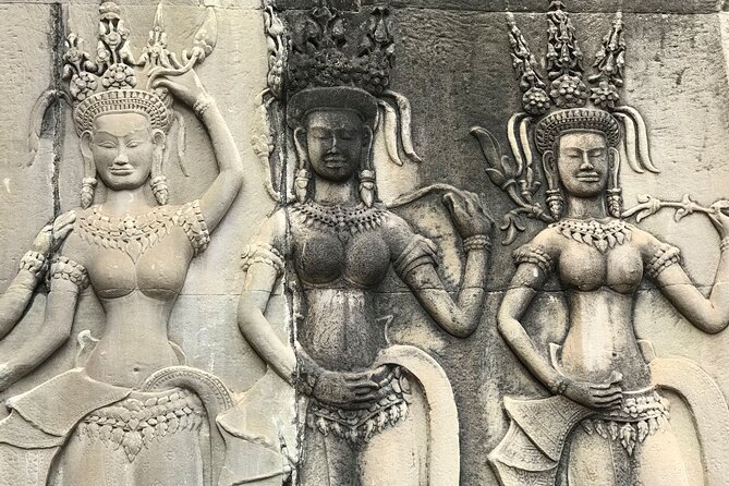 Private Guided Angkor Wat Tour by Lady Tuk Tuk with Monk Blessing - Bayon and its famous stone faces