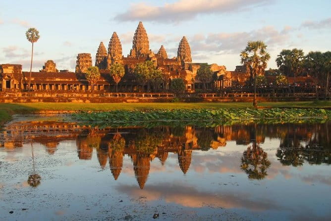 Private Kbal Spean Trekking Tour with Banteay Srei - Who will enjoy this day most