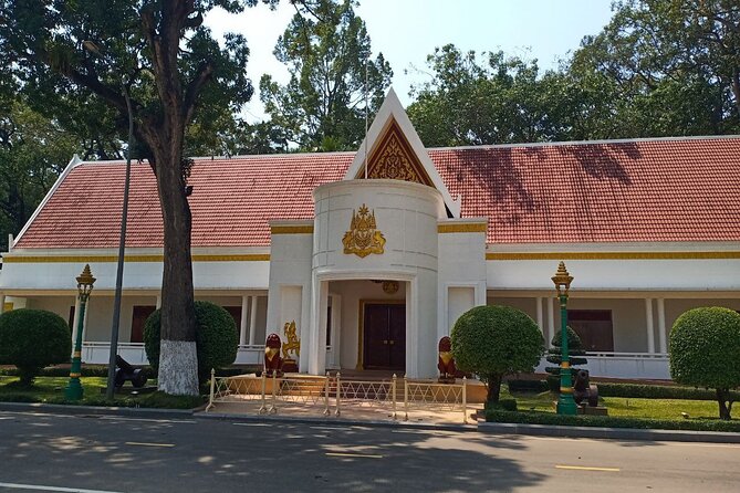 Private Siem Reap City Tour - Artisans d’Angkor: seeing traditional work in progress