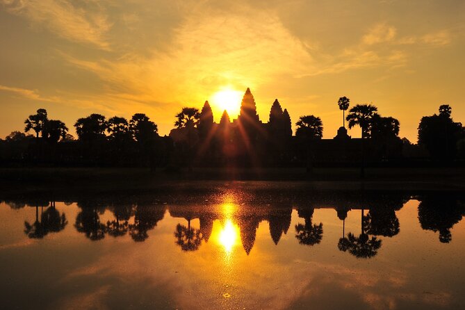 Private Sunrise Angkor Wat Tour with pickup from your hotel - A 4:30 a.m. start for Angkor Wat sunrise
