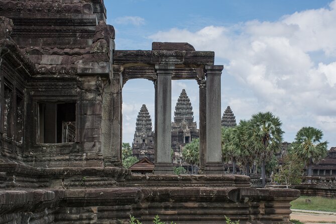 Private Sunrise Angkor Wat Tour with pickup from your hotel - Who will like this Angkor morning most?