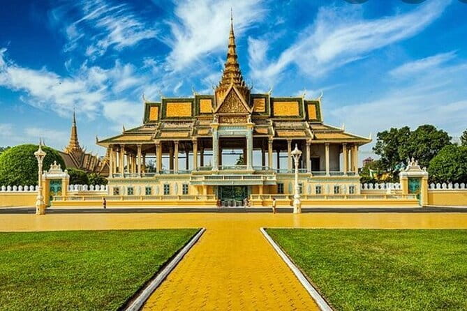 Private Taxi from Siem Reap to Phnom Penh - Speak English Driver - The six to seven-hour road trip