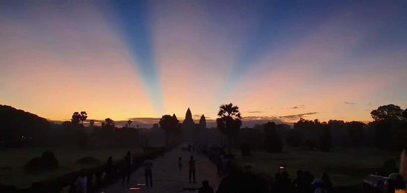 Seat-In-Coach: Small Circuit tour with Sunrise at Angkor Wat - Bayon and the Famous 216 Faces