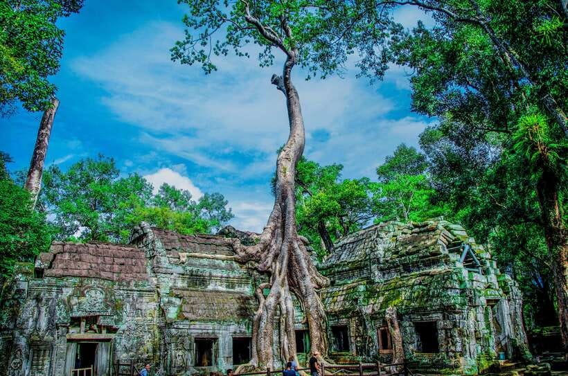 Seat-In-Coach: Small Circuit tour with Sunrise at Angkor Wat - Angkor Wat: A Monument Built for Scale
