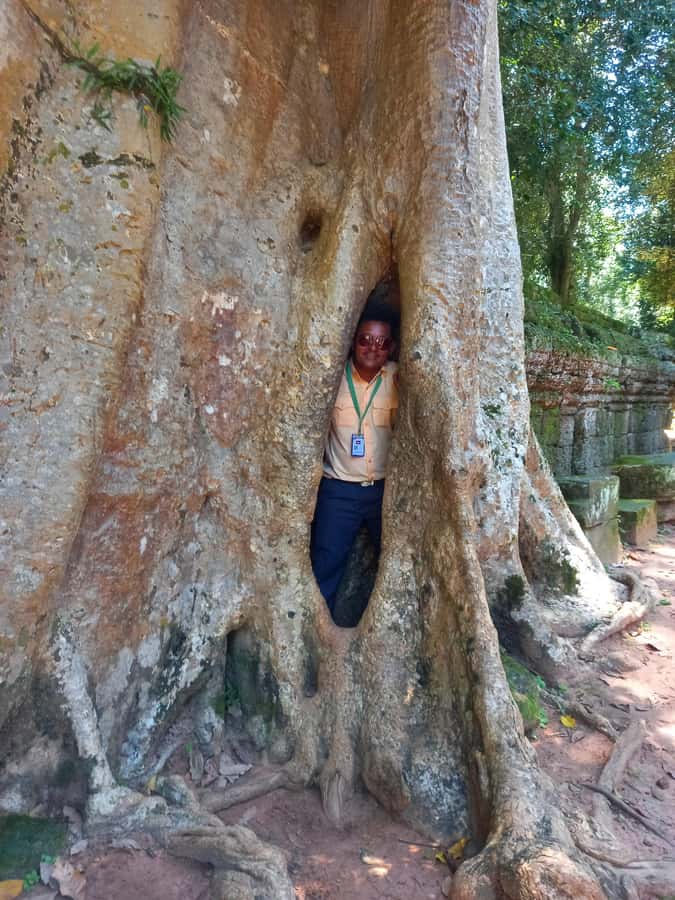 Shared day tour with Spanish-speaking guide at Angkor Temple. - Bayon and its enormous carved faces