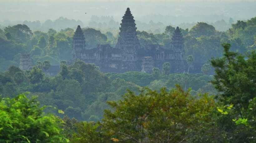 Shared day tour with Spanish-speaking guide at Angkor Temple. - The Elephant and Leper King terraces